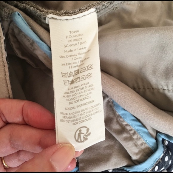 Boden Helena Khaki Chino 9” Shorts-10 - Picture 3 of 9